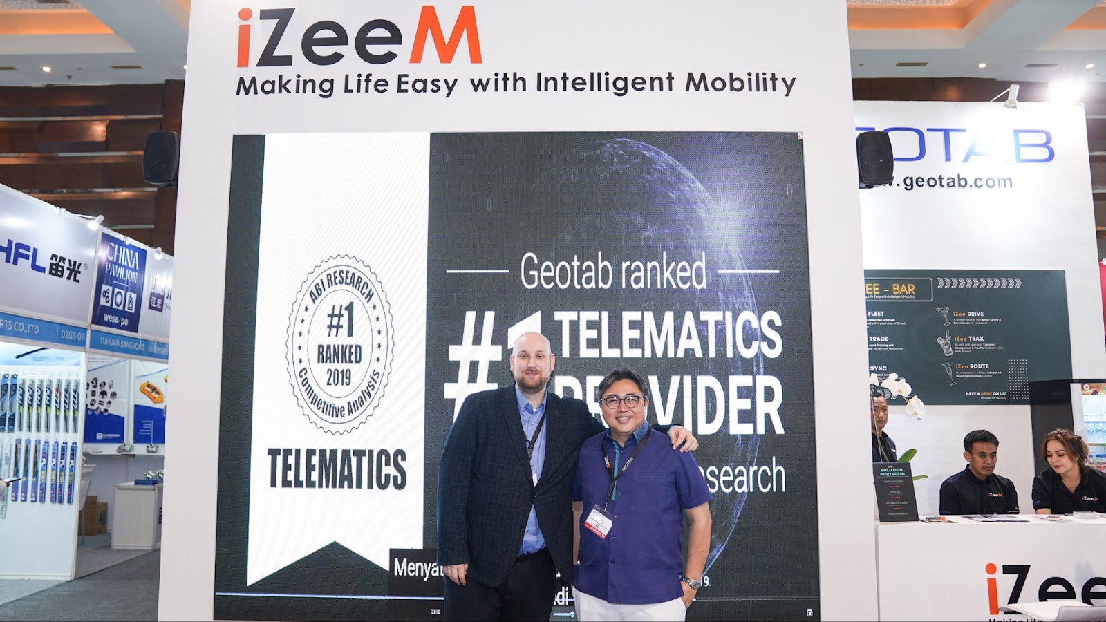 Jordan Guter with Izeem’s GM and Head of Commercial, Samuel Loke.