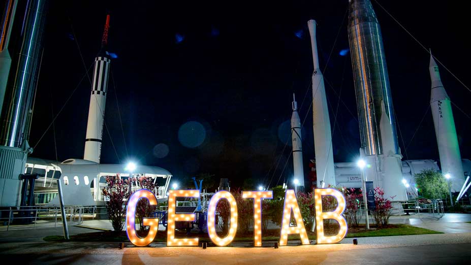 Geotab sign lights