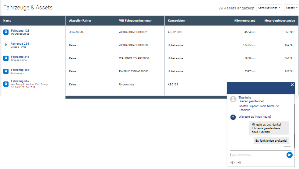 Tabelle mit Fahrzeug und Asset Daten und Live Chat 