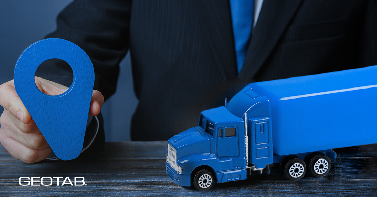 vehiculo azul llegando a un icono de localizacion