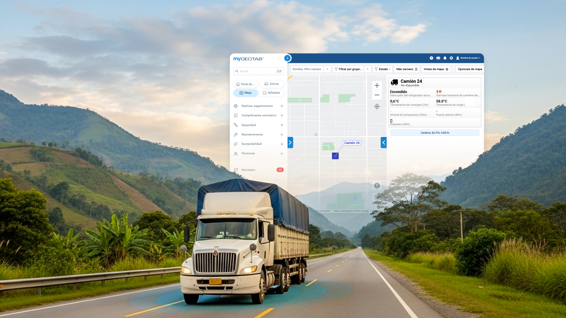 Camión de carga en movimiento en carretera, representando el uso de la telemática en la gestión de flotas para optimizar rutas y enfrentar desafíos en Colombia.