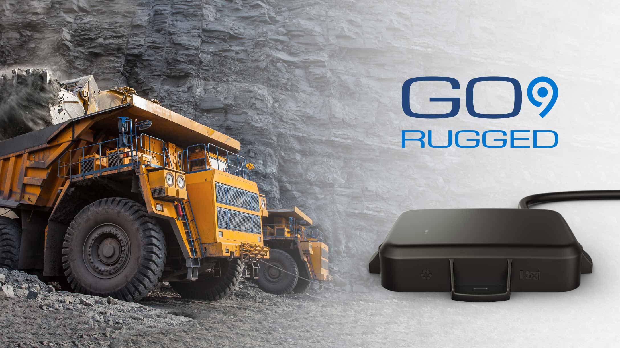 El dispositivo telemático GO9 RUGGED de Geotab presentado en un entorno minero con grandes camiones de carga, ilustrando su aplicación en condiciones difíciles.