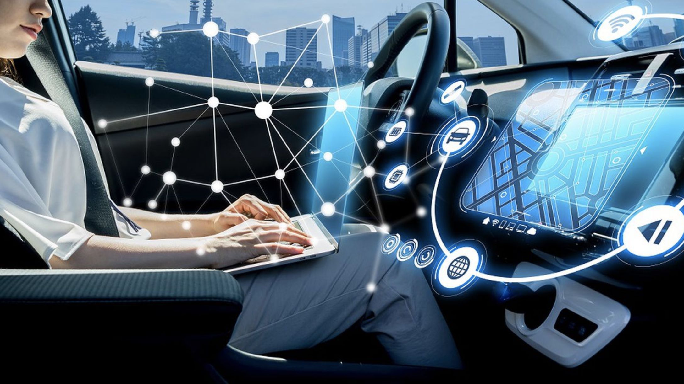 femme assise dans un véhicule