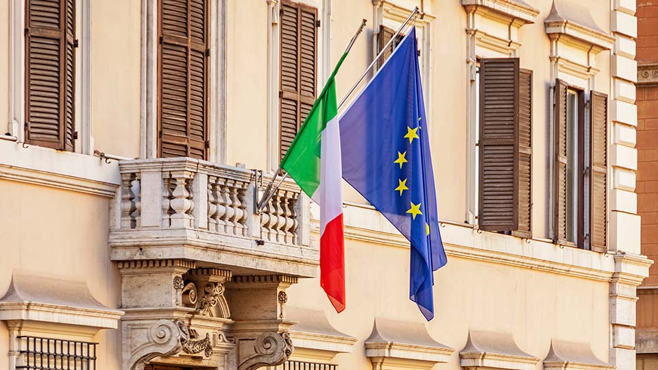 Bandiera europea e italiana