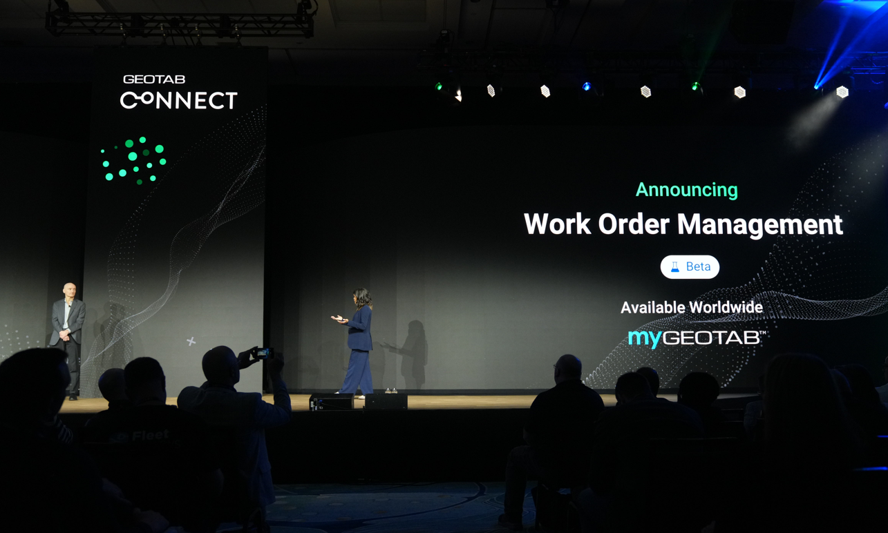 Presentazione sul palco del Connect della soluzione di Gestione degli ordini di lavoro 