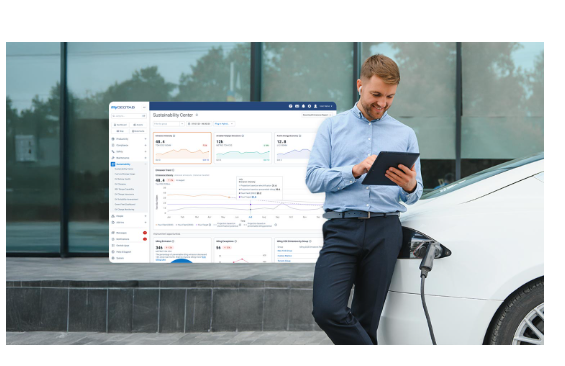 um homem checando um tablet enquanto o seu veículo eletricos carregador, no fundo da imagem aparece a tela do Centro de sustentabilidade da GEOTAB.